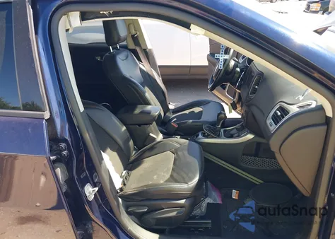 2021 Jeep Compass Latitude 4X4 z USA, uszkodzony, nr VIN 3C4NJDBB8MT584150